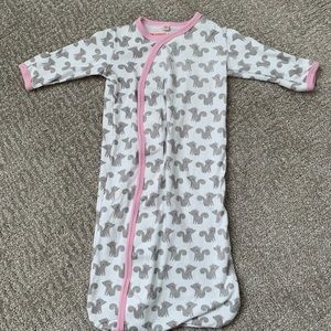 Baby sleep gown with magnetic closures